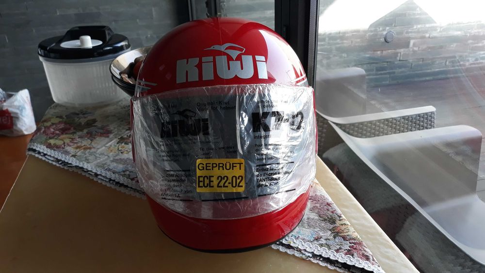 Capacete Integral para Motas Marca Kiwi, SUIÇO, NOVO, Nunca foi usado,, vendo um capacete 20 euros