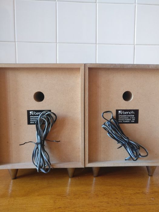 Duas colunas marca Bench