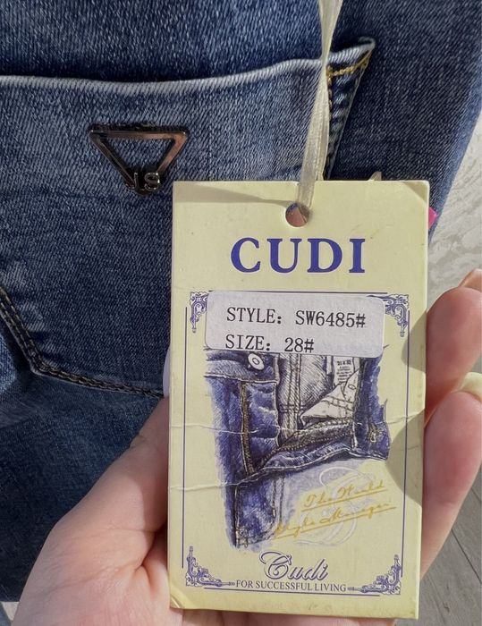 Продам джинсы женские , новые