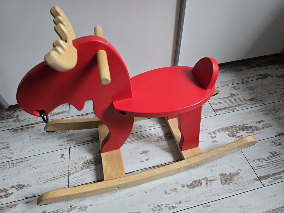 Ikea renifer na biegunach koń