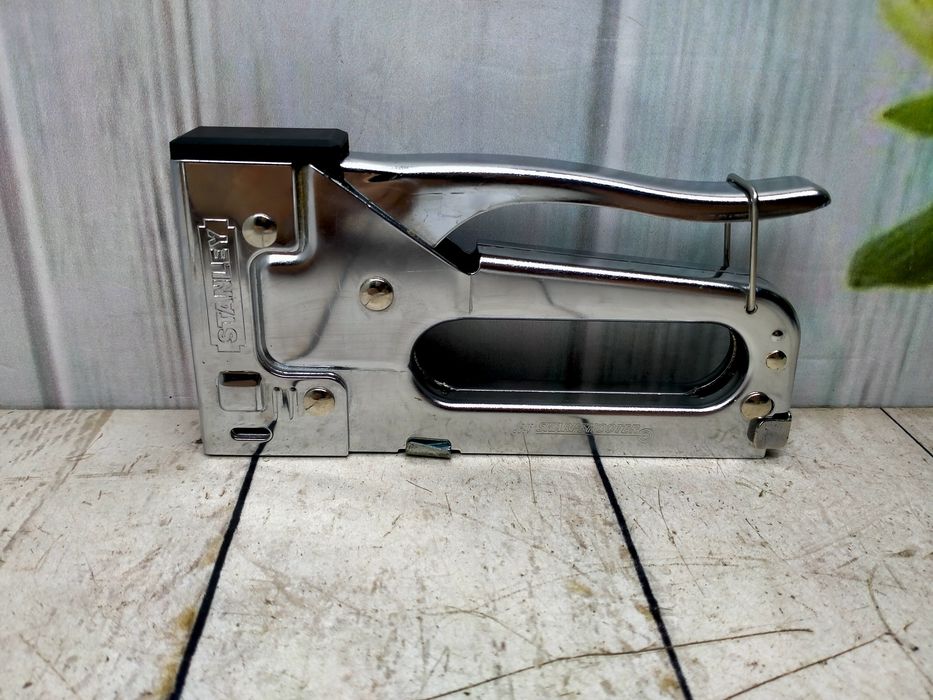 Строительный степлер