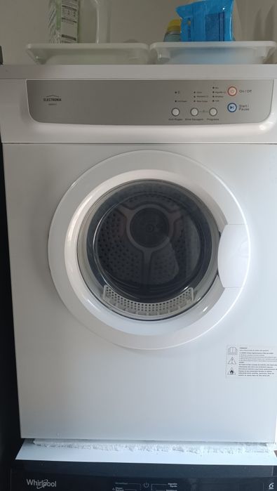 Máquina de secar como nova