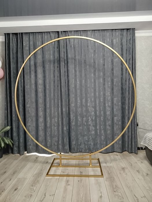 Весільні каркаси та арки різноманітних форм