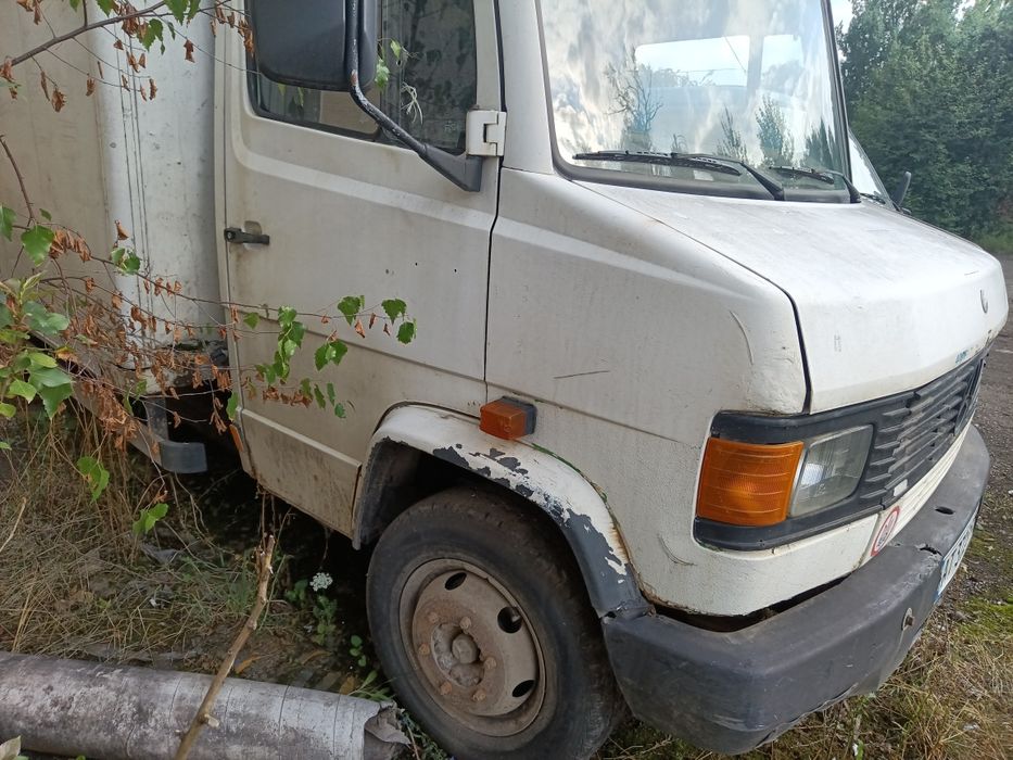 Mercedes T2 711D