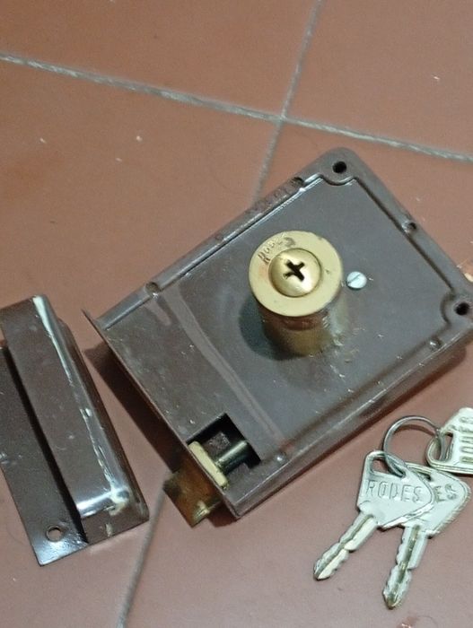 Fechadura Rodes 1990 10 direita com tripla chave