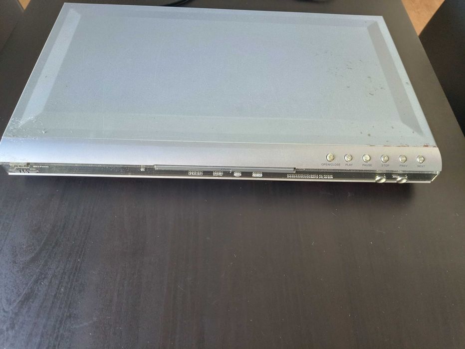 Leitor de DVD "AG", avariado.