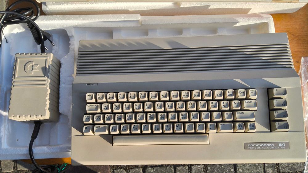 Commodore C64, stan bardzo dobry, mało używany