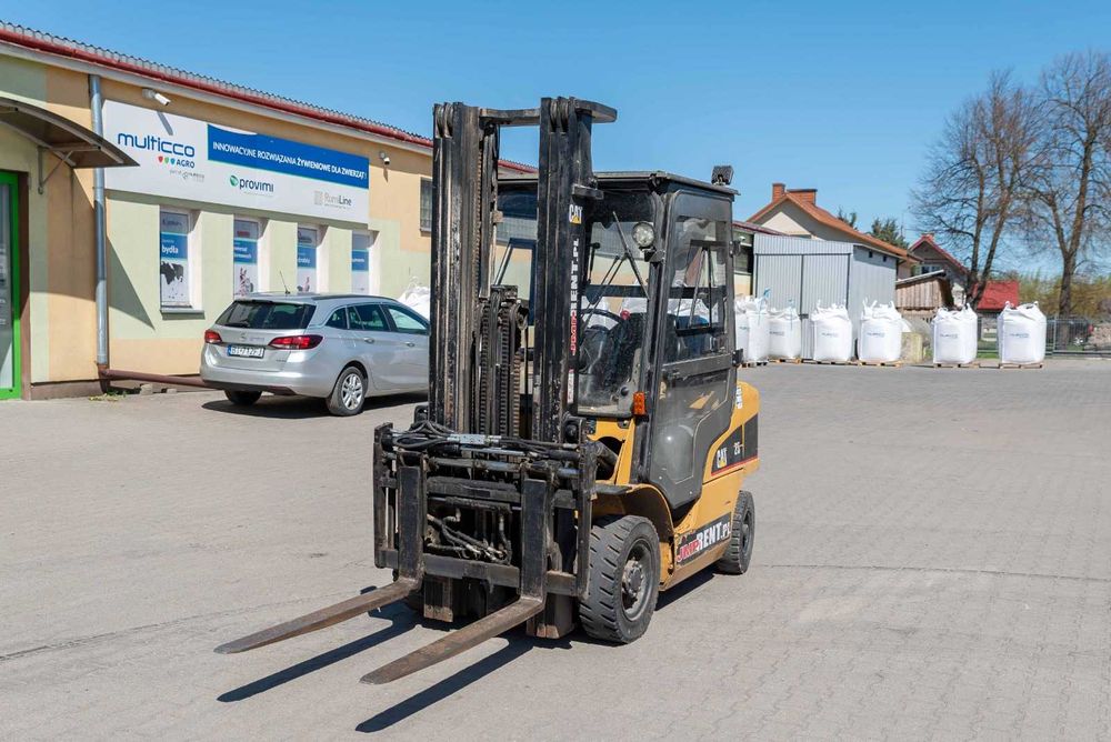 Wózek widłowy CAT 2015 r.