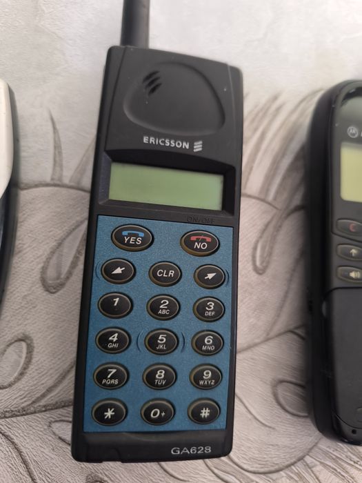 Lote de 8 telemóveis antigos Nokia, Samsung, Ericsson e Motorola – Para peças ou coleção