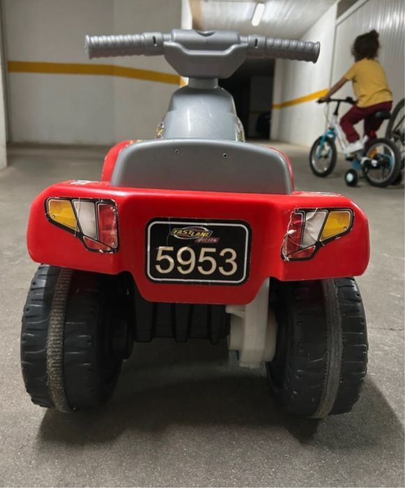 Moto 4 para criança
