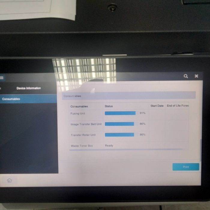 Vendo Konica Minolta Bizhub C250i 1 ano de Garantia com armário de mais 2 gavetas