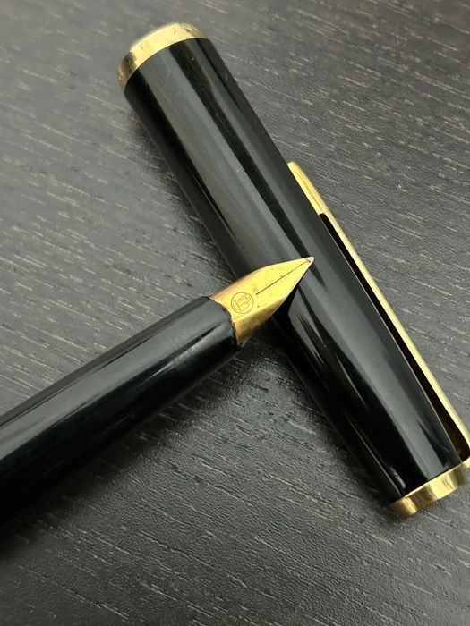 Caneta pelikan preta