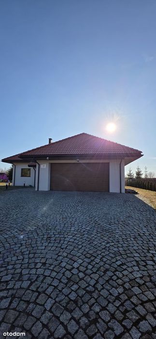 Nowoczesny dom z garażem dwustanowiskowym - Spokojna okolica