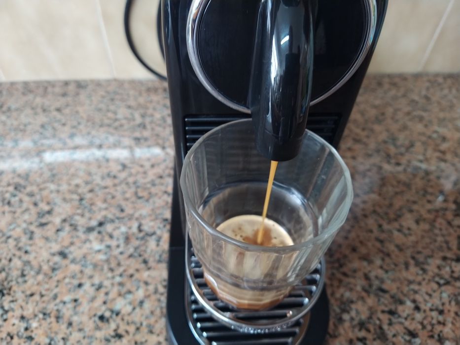 Máquina de café Nespresso casa quarto apartamento vivenda escritório gabinete carro cozinha.