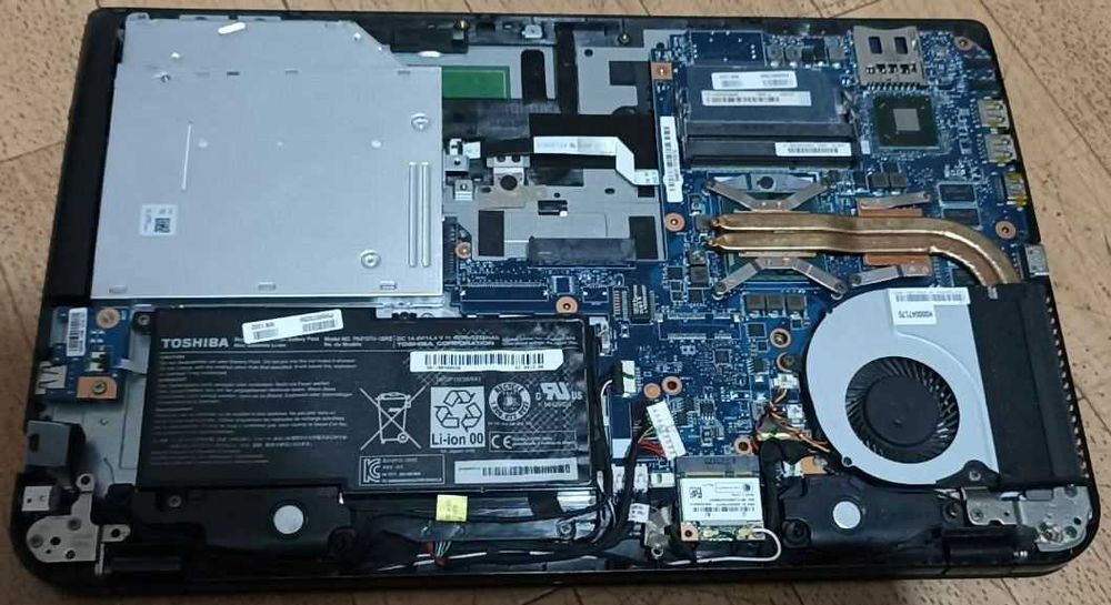 Toshiba Satellite L50-A-14M по частям (разборка)