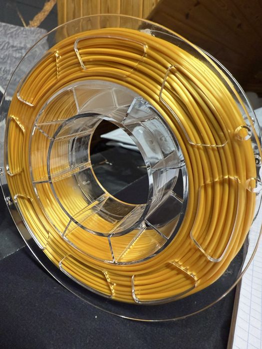 szpula żółtego filamentu AMOLEN Silk-Like do druku 3D.
