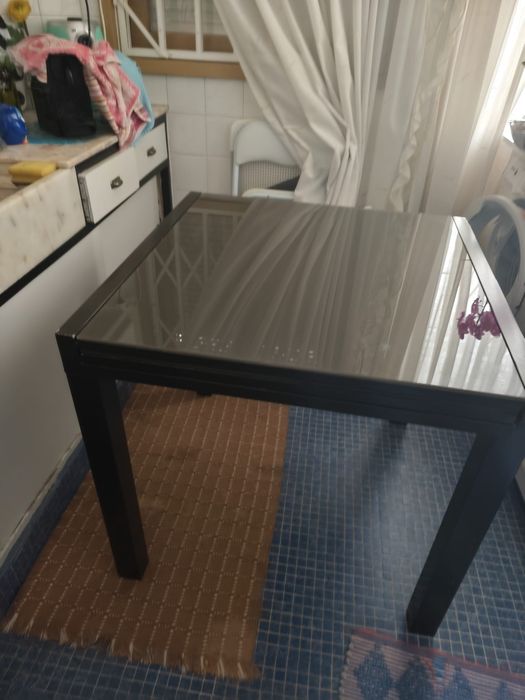 Mesa de cozinha de vidro extensível