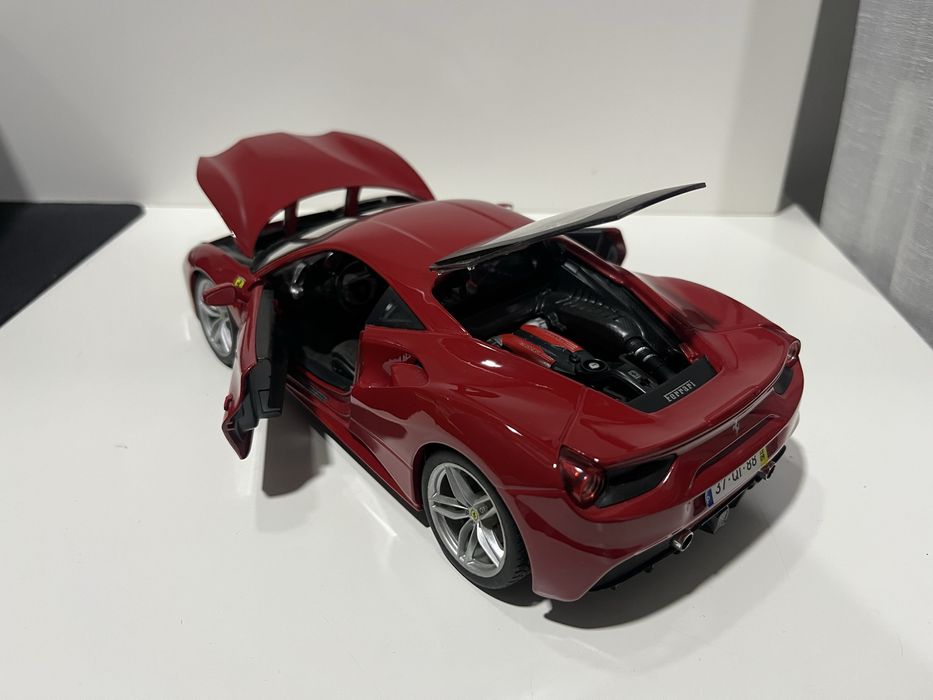 Ferrari 488GTB 1:18 ( Descriçao)