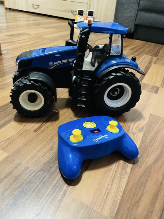 Радиоуправляемый трактор Maisto Tech New Holland 1:16
