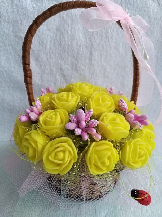 Dzień babci.Stroik wianek koszyk z kwiatami kompozycja kwiatowa Dzień