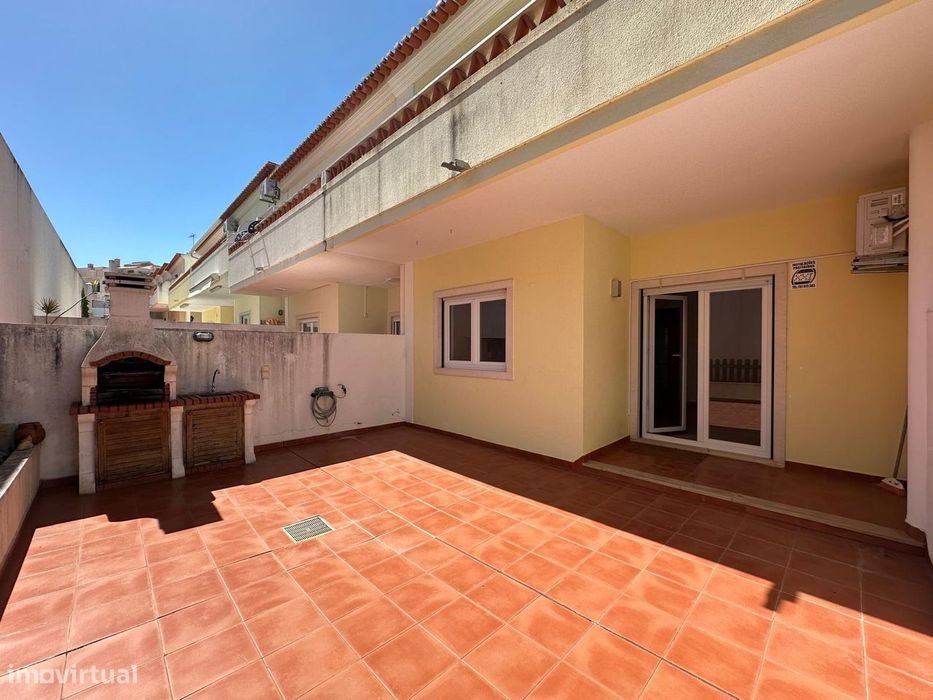 Moradia T3 com logradouro e garagem