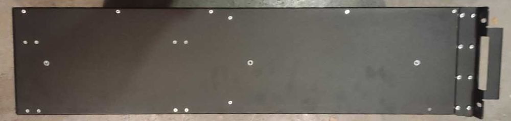 Великий серверний корпус 3U.