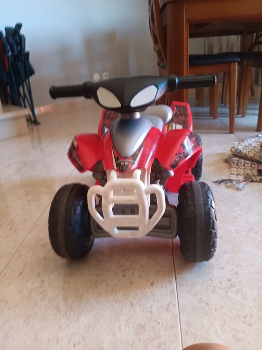 Moto 4 com bateria