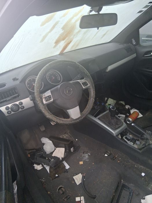 Opel Astra H para peças