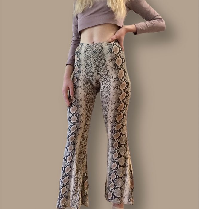 Штанці кльош prettylittlething