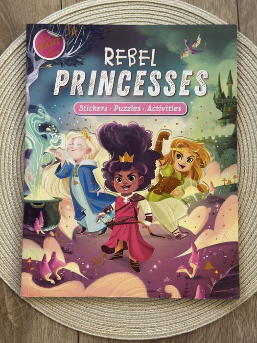 Książka interaktywna z grami i naklejkami