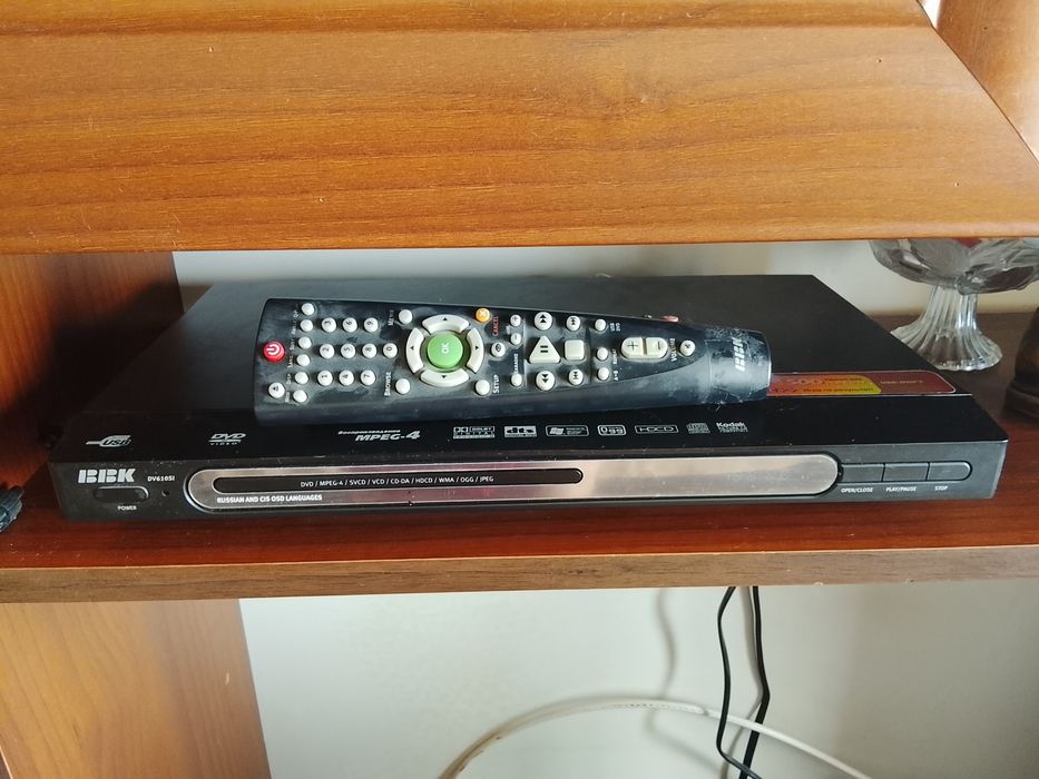 DVD плеєр ВВК з караоке б/к