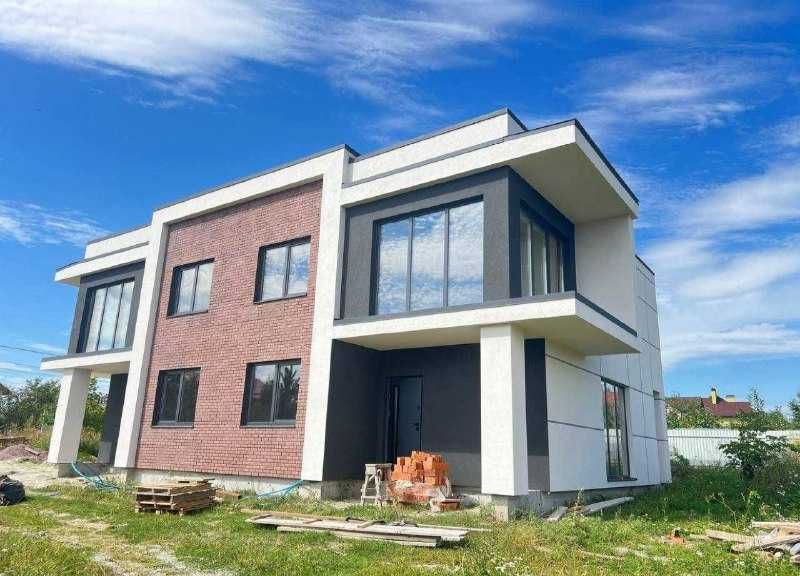 Продаж котеджу в топовій локації у м. Пустомити