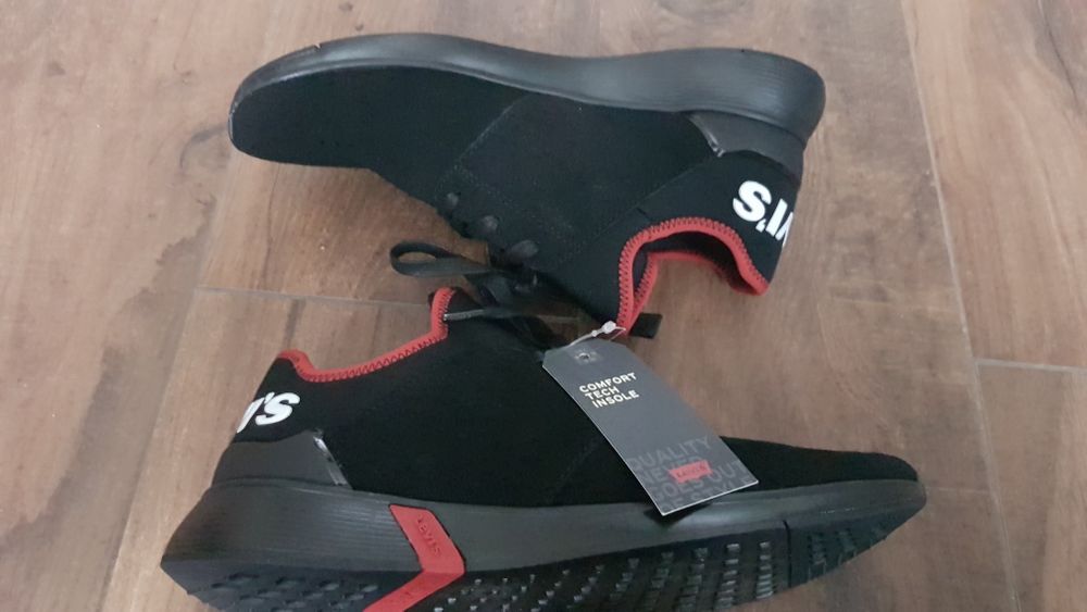Levi's obuwie nowe 42