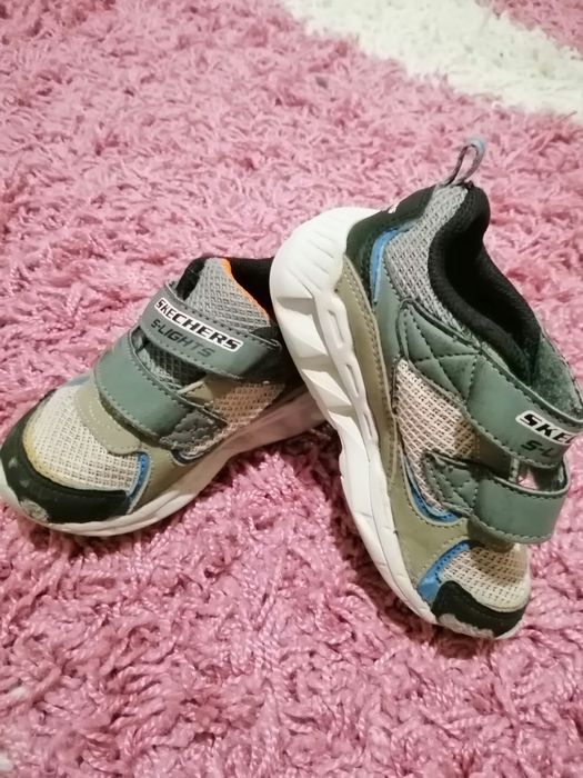 Кроссовки детские