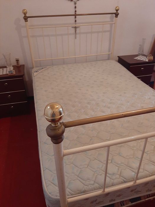 Cama de ferro antiga64297802829698121