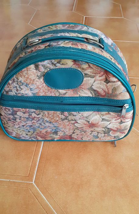 Conjunto pasta escolar e nécessaires