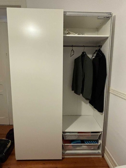 Roupeiro IKEA com portas de correr – bom estado