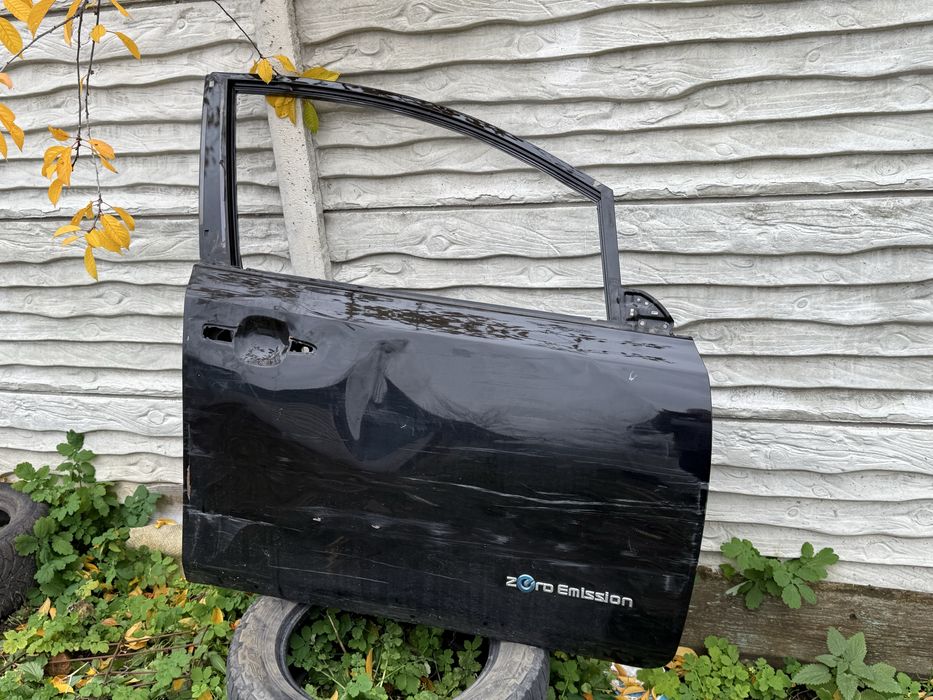 Дверь Nissan leaf