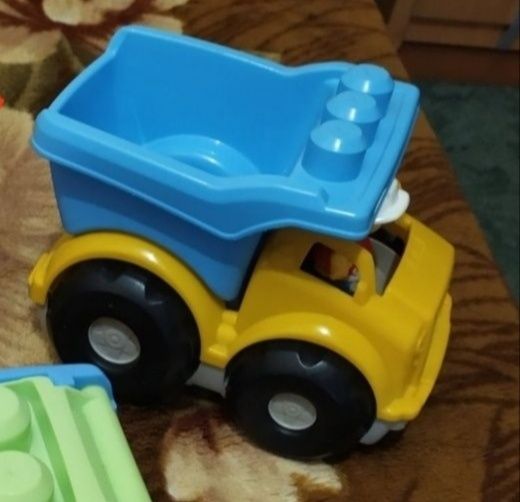 Машинка Mega Bloks, конструктор.