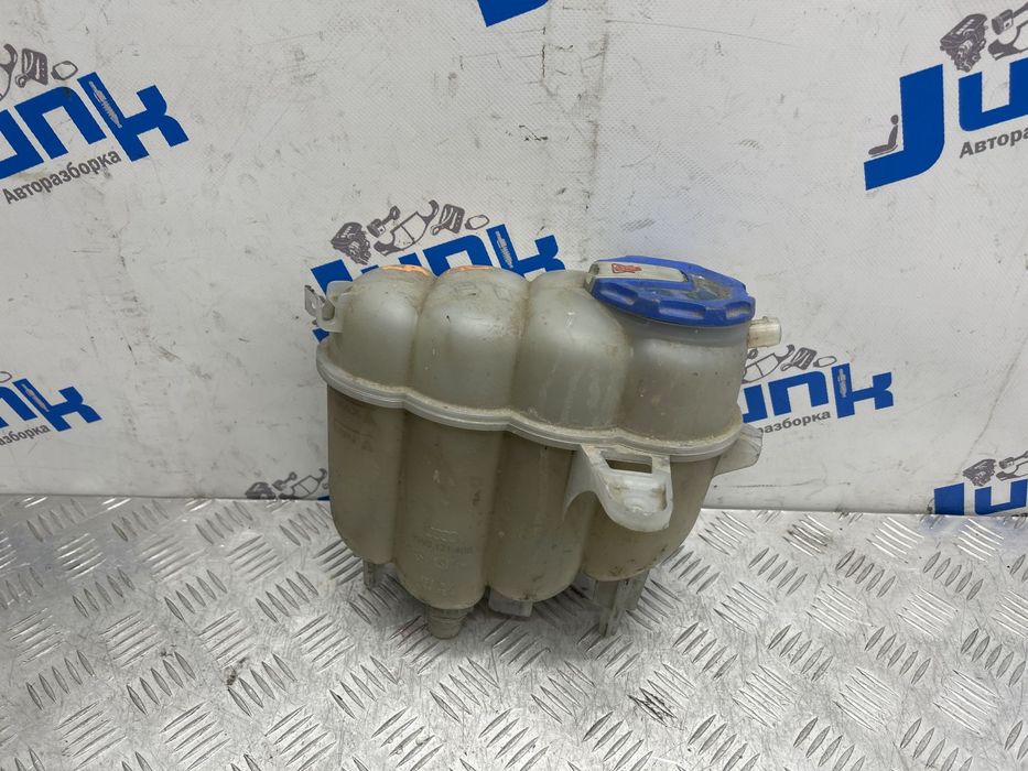 Бачок расширительный 8W0121405F для Audi A4 B9 2015-2022