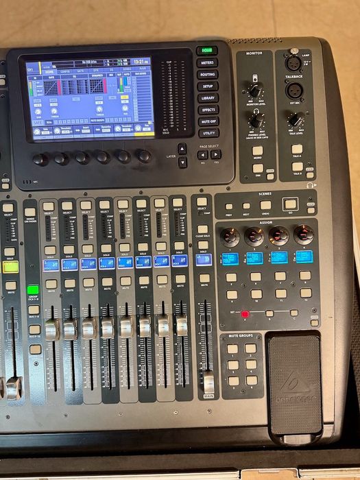 Behringer X32 + case