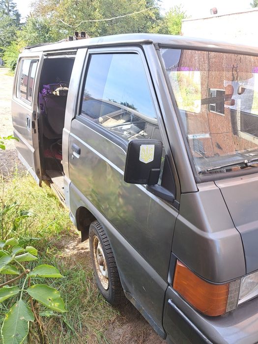 Двері дверка Mitsubishi L300 2.5td