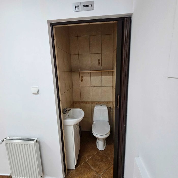 Posiadam do wynajęcia lokal użytkowy w centrum Bytowa , na Parterze  w ciągu handlowym