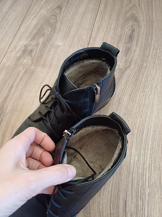 жіноче взуття осіннічоботи черевики капці шкіряні зимові сапоги на мех