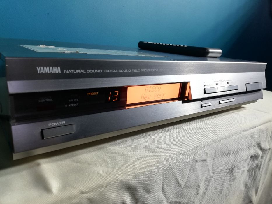 YAMAHA DSP-3000 procesor, DAC, preamp