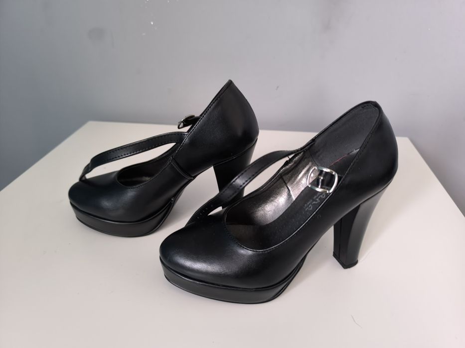 Buty nieużywane czarne obcas wygodne 34
