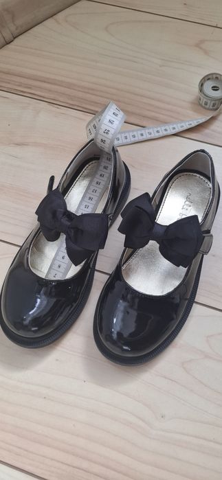 Stylowe buty na apel dla dziewczynki!
