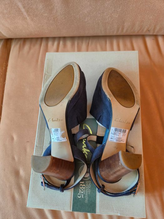 Продам босоніжки жіночі Clarks, розмір 38.