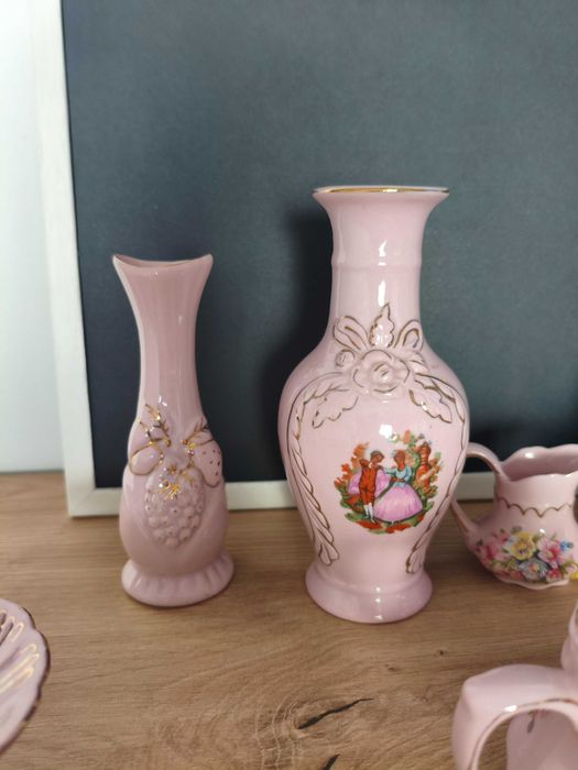 Zestaw miniatur kolekcjonerskich z różowej porcelany Czechy