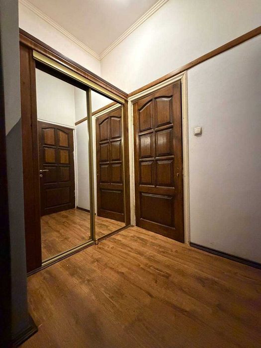 Продам 2 кімнатну квартиру в центрі, Мала Житомирська 15а, Майдан